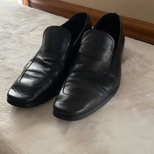 Mens Hugo Boss black leather dress shoes size 10 loafers
